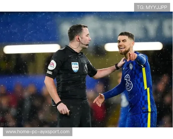 利兹通过连续施压获得大量起脚权,攻防转换快如闪电 利兹通过连续施压获得大量起脚权,攻防转换快如闪电