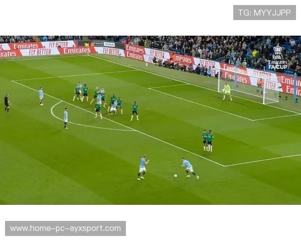 曼城边路传中精准找到点位头球破门